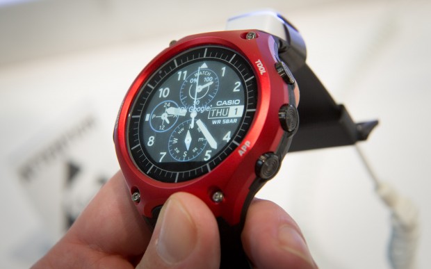 Der monochrome Modus ist nicht einfach eine Schwarz-weiß-Darstellung auf dem Farbdisplay, sondern ein zusätzlicher, zusammen mit dem normalen Display verbauter Schwarz-weiß-Bildschirm. Dadurch soll die Akkulaufzeit drastisch verlängert werden. (Bild: Martin Wolf/Golem.de)