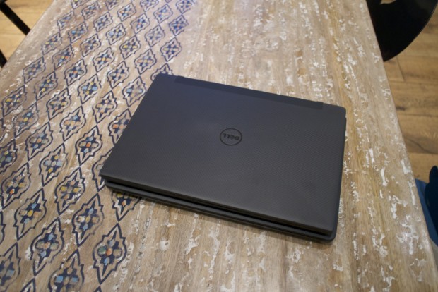 Die Grundfläche der beiden Notebooks ist fast gleich, ... (Foto: Andreas Sebayang/Golem.de)