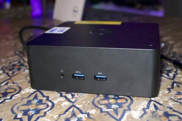 Nein, das ist kein Rechner, sondern ein Dock ... (Foto: Andreas Sebayang/Golem.de)