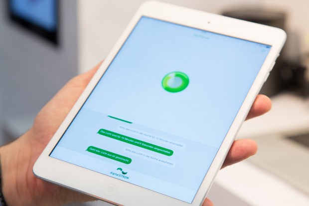 Auch über die App ist die Eingabe von Sprachkommandos möglich. (Bild: Martin Wolf/Golem.de)