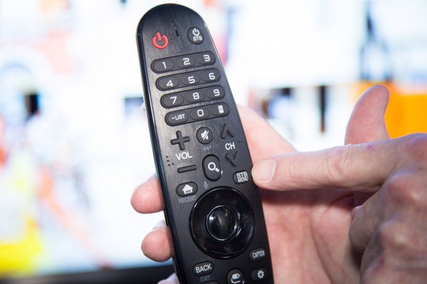 Die Magic Remote hat LG weitgehend unverändert gelassen. (Bild: Martin Wolf/Golem.de)