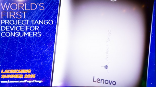 Eine der Designstudien des kommenden Project-Tango-Smartphones von Lenovo (Bild: Martin Wolf/Golem.de)