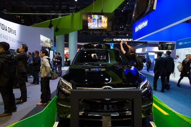 Ein mit Kameras und Sensoren ausgestatteter Mercedes Benz (Bild: Martin Wolf/Golem.de)