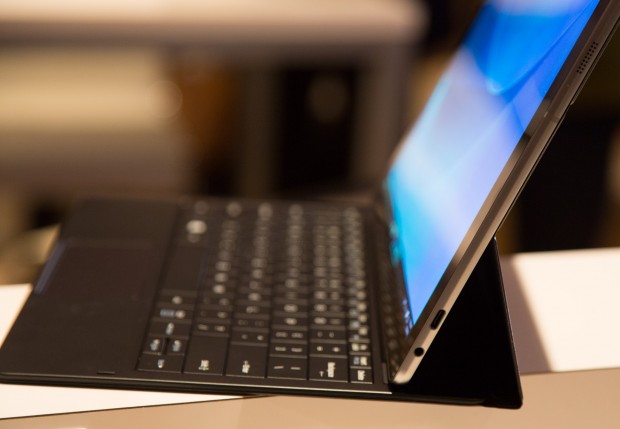 Der Winkel ist leider nicht verstellbar. (Bild: Martin Wolf/Golem.de)