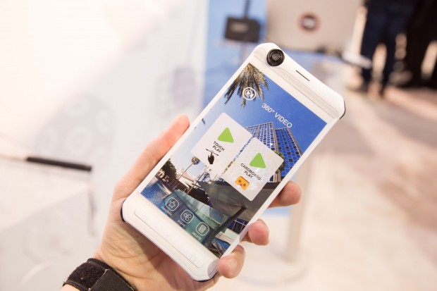 Das Yezz Sfera - ein Mockup des fertigen Smartphones (Bild: Martin Wolf/Golem.de)