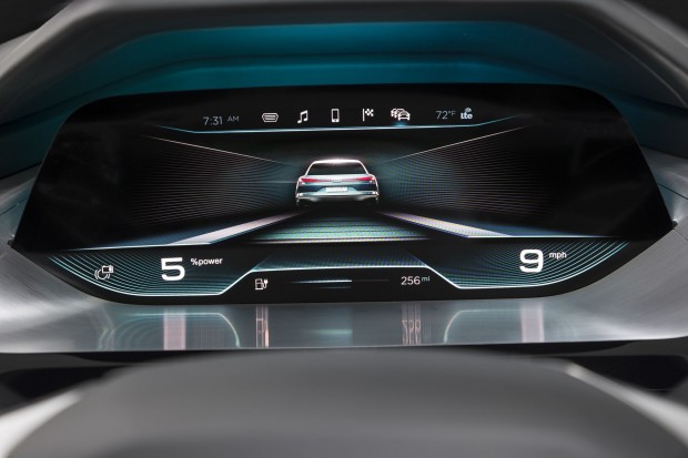 Es besteht aus drei Bildschirmen: für die Instrumentenanzeige, ... (Bild: Audi)