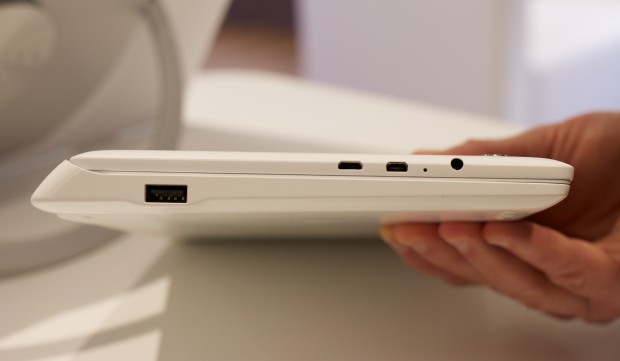 Das Tablet hat einen HDMI-Anschluss und eine Kopfh&ouml;rerbuchse. (Bild: Michael Wieczorek/Golem.de)