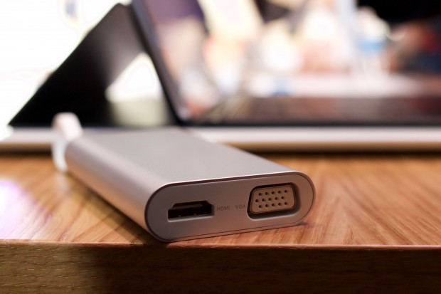 Matedock bietet HDMI- und VGA-Anschluss .... (Bild: Michael Wieczorek/Golem.de)