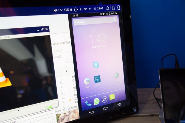 Das Display des verbundenen Smartphones lässt sich einblenden ...