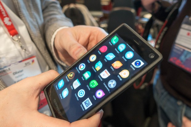 Das Fairphone 2 mit Sailfish OS (Bild: Tobias Költzsch/Golem.de)