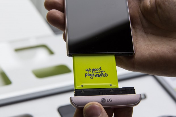 Der wechselbare Akku des G5 (Bild: Martin Wolf/Golem.de)