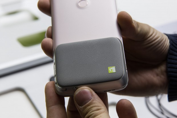 Das angesteckte Kamera-Modul von der R&uuml;ckseite (Bild: Martin Wolf/Golem.de)