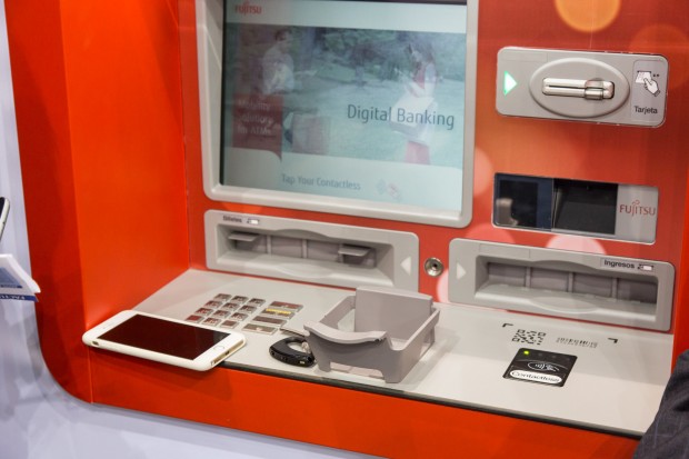 Palmsecure ersetzt hier aber nicht die alten Systeme, um Geld abzuheben. (Foto: Martin Wolf/Golem.de)