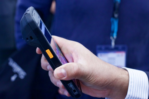 Für einen Handheld-Scanner ist das Gerät recht kompakt. (Foto: Michael Wieczorek/Golem.de)