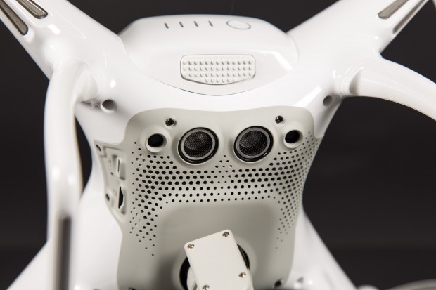 Spinnenhaft: die Unterseite der Phantom 4 (Bild: Martin Wolf/Golem.de)