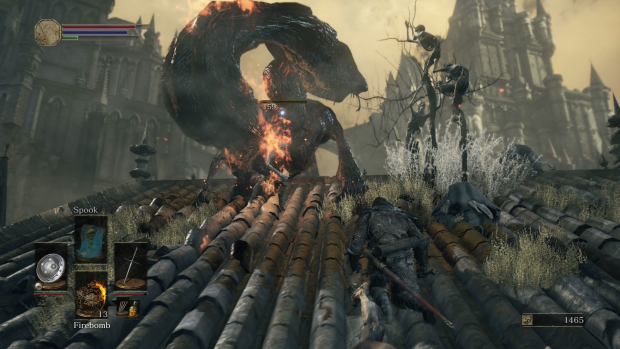 Feuerbomben und Wurfmesser dienen in Dark Souls 3 als n&uuml;tzliche Zweitwaffen. (Bild: Medienagentur plassma / Olaf Bleich)