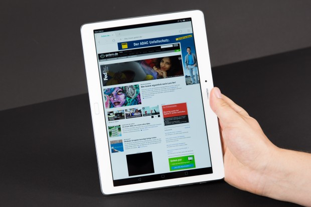 Das Display des Mediapad M2 10.0 ist 10,1 Zoll gro&szlig; und l&ouml;st mit 1.920 x 1.200 Pixeln auf. (Bild: Martin Wolf/Golem.de)