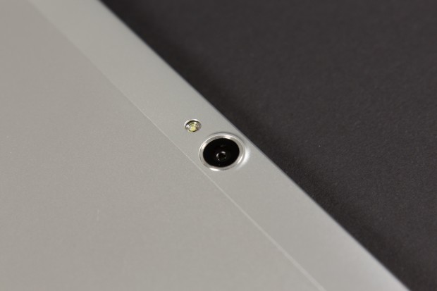 Die Kamera hat 13 Megapixel, macht aber eher Fotos in Schnappschussqualit&auml;t. (Bild: Martin Wolf/Golem.de)