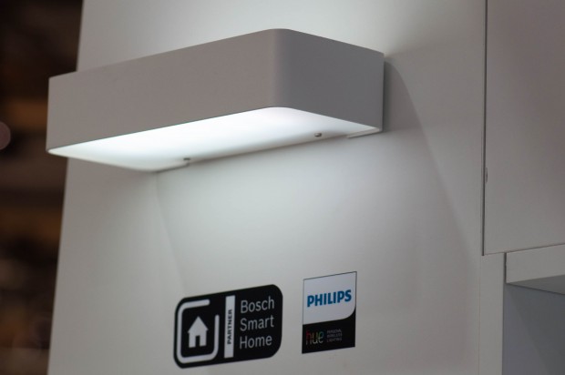 Bereiche, die Bosch nicht beherrscht, übernehmen Partner. Deswegen ist die Ansteuerung von Philips' Zigbee-Leuchtmitteln möglich. (Foto: Andreas Sebayang/Golem.de)