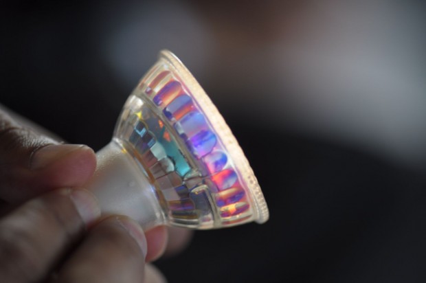 ... nicht zur Seite. Mit der neuen Glasserie versucht Philips, den Effekt von Halogenstrahlern nachzuahmen. (Foto: Andreas Sebayang/Golem.de)