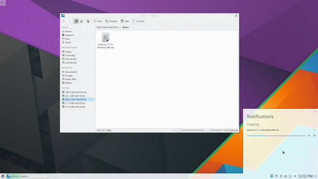 Plasma 5.6 zeigt Fortschritte beim Download. (Bild: KDE - CC-BY 3.0)