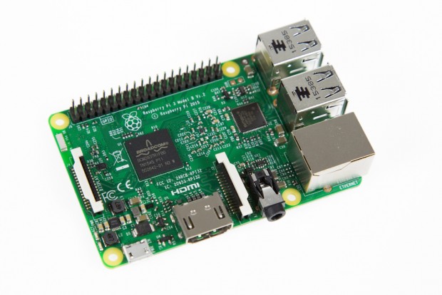 Alle Anschl&uuml;sse sind weiterhin dort, wo sie auch beim Pi 2 liegen. (Foto: Martin Wolf/Golem.de)