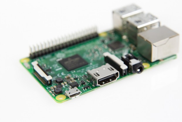 Alle Anschl&uuml;sse sind weiterhin dort, wo sie auch beim Pi 2 liegen. (Foto: Martin Wolf/Golem.de)