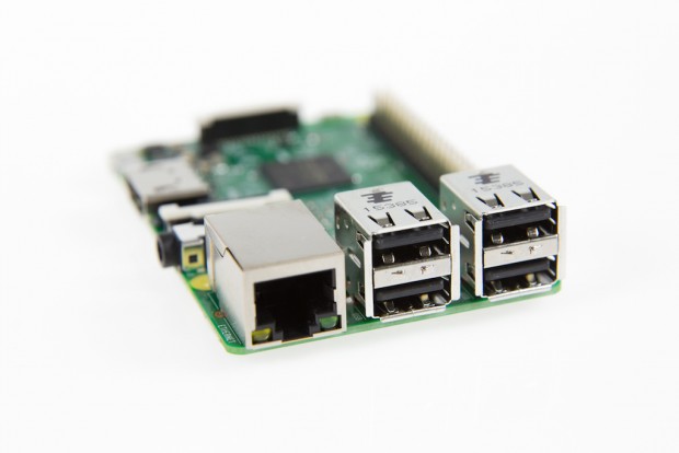 Alle Anschl&uuml;sse sind weiterhin dort, wo sie auch beim Pi 2 liegen. (Foto: Martin Wolf/Golem.de)