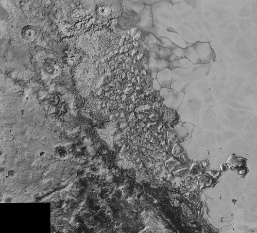 Hohe Berge auf dem Pluto am Rand der Sputnik-Ebene (Foto: Nasa/JHUAPL/SwRI)