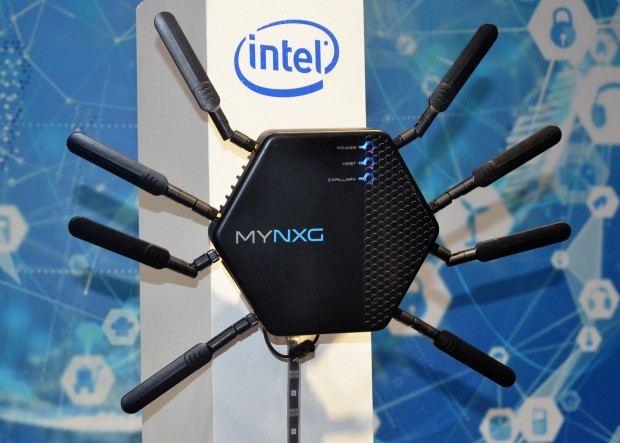 Das Gateway mit WLAN-Antennen und Atom-SoC (Bild: Nico Ernst)