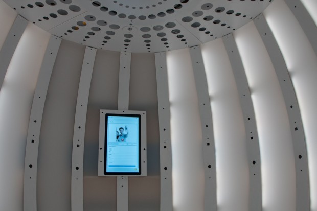 Dagubert kann bis zu vier Personen auf einmal scannen. (Foto: Werner Pluta/Golem.de)