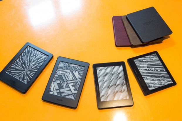 Aktuelles Kindle-Sortiment von links nach rechts: Basis-Kindle, Paperwhite, Voyage und Oasis (Bild: Martin Wolf/Golem.de)