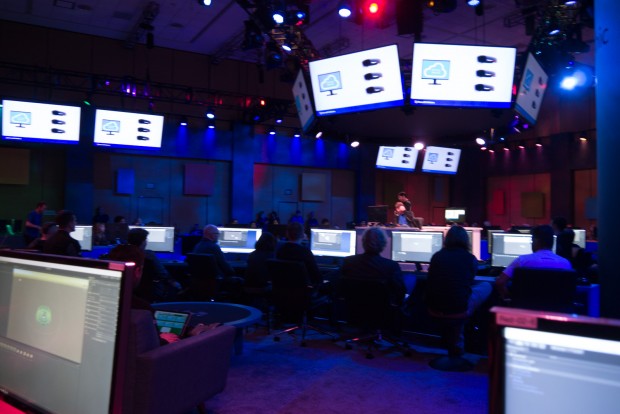 Für die Journalisten gab es ein abgekürztes Programm, da nicht jeder programmieren kann. (Foto: Andreas Sebayang/Golem.de)