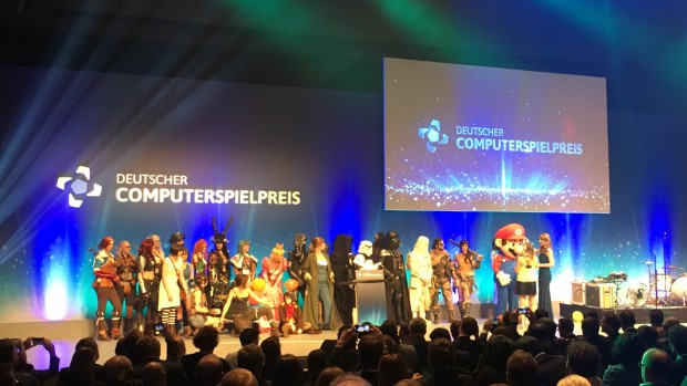 Dutzende Spielcharaktere ungeplant auf der B&uuml;hne (Foto: Peter Steinlechner/Golem.de)