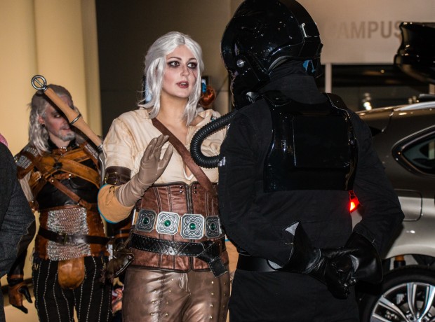 Eine Figur aus The Witcher 3 im Gespr&auml;ch (Foto: Katja H&ouml;hne)