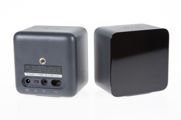 Die beiden Basisstationen des Lighthouse-Systems (Bild: Martin Wolf/Golem.de)