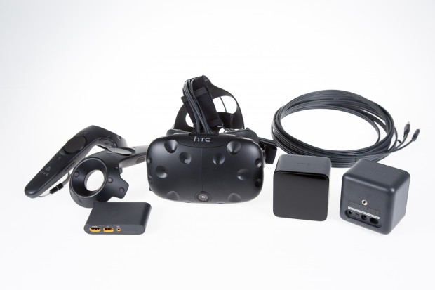 Die wichtigsten Bestandteile des HTC-Vive-Systems (Bild: Martin Wolf/Golem.de)