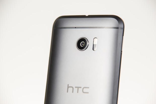 Die Rückseite des HTC 10 (Bild: Martin Wolf/Golem.de)