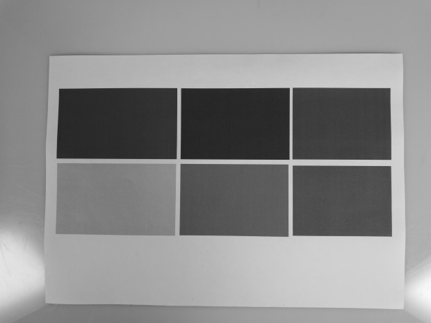 Die gleiche Farbtafel, mit dem monochromen Sensor des P9 fotografiert (Bild: Tobias Költzsch/Golem.de)