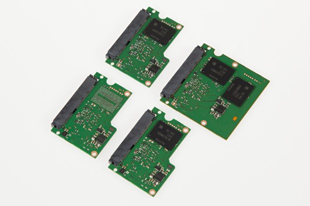 Oben: 850 Evo v2 und v1 mit 500 GByte; unten: 850 Evo v2 und v1 mit 250 GByte (Foto: Martin Wolf/Golem.de)