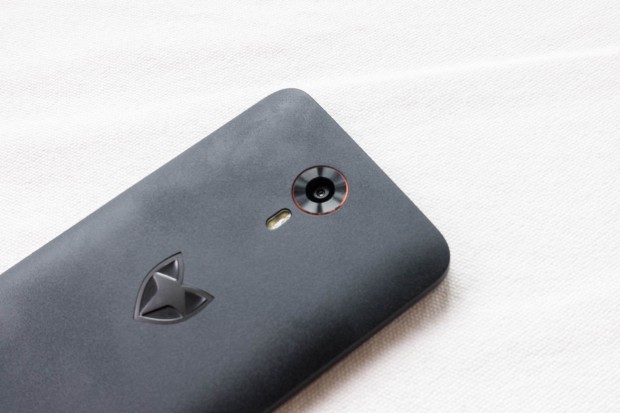 Das Swift hat hinten eine 13-Megapixel-Kamera. (Bild: Tobias Költzsch/Golem.de)