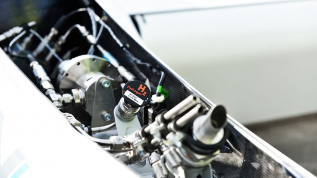 Den Strom für den Elektropropeller liefert die Brennstoffzelle. Sie lädt auch den Akku, der für den Start benötigt wird. (Foto: DLR - CC-BY 3.0)