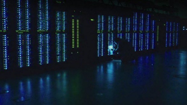 Jeder Profiadmin weiß: Nachts darf man Server nicht mit Licht aufwecken. (Bild: Screenshot/Open Road Films)