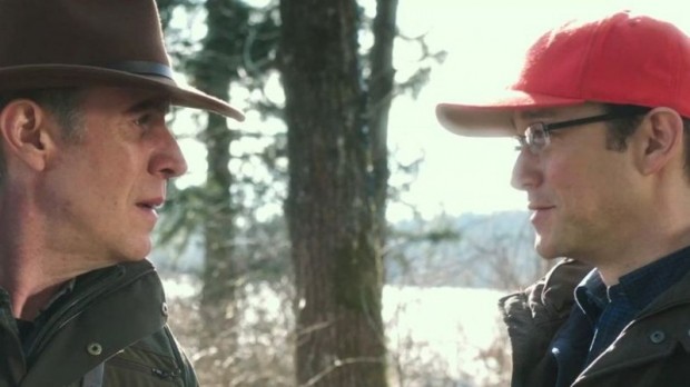 Sieht man nicht, aber auf der roten Mütze steht garantiert: Make the NSA Great Again. (Bild: Screenshot/Open Road Films)