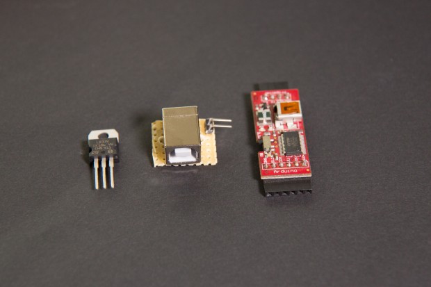 Für den Standalone-Betrieb eines ESP-01 ist neben der zusätzlichen Stromversorgung auch ein USB-zu-Seriell-Adapter nötig. (Foto: Martin Wolf/Golem.de)