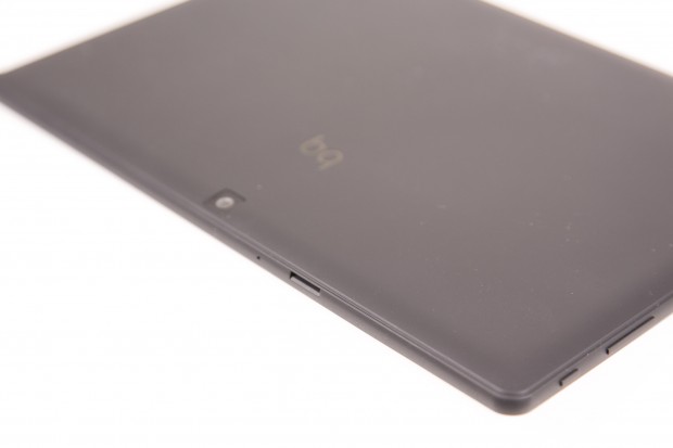 Das Gehäuse des Aquaris M10 Ubuntu Edition ist aus Kunststoff. (Bild: Martin Wolf/Golem.de)