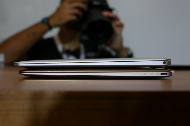 ... ähneln sich die Gehäusemaße von Macbook und Zenbook 3. (Foto: Marc Sauter/Golem.de)