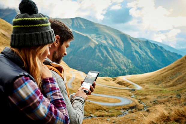 Der moderne Kleingärtner kann dank der Bewässerungs-App nun auch im Sommer auf Abenteuerurlaub gehen. (Foto: Gardena)