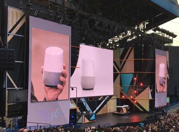 Google stellt Google Home auf der Google I/O 2016 vor (Bild: Tobias Költzsch/Golem.de)