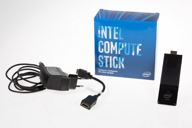 Intel Compute Stick mit Packung (Foto: Martin Wolf/Golem.de)